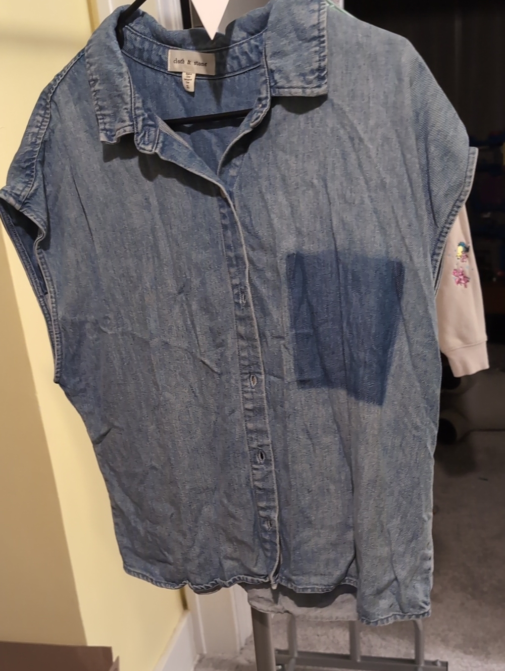 cloth & stone Medium Wash Denim Short-Sleeve Button-Up Top